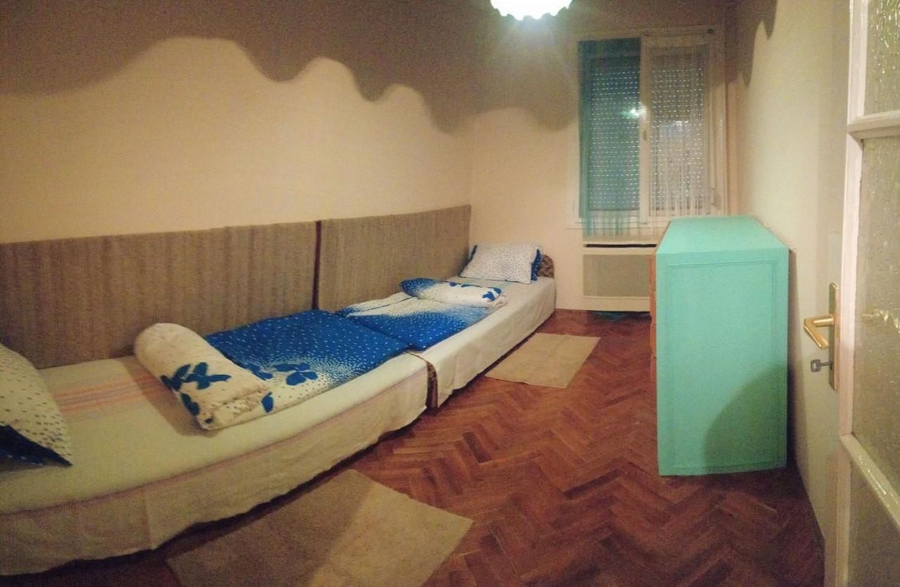 Fuesti Fecske Apartman ハイデゥソボスロー エクステリア 写真